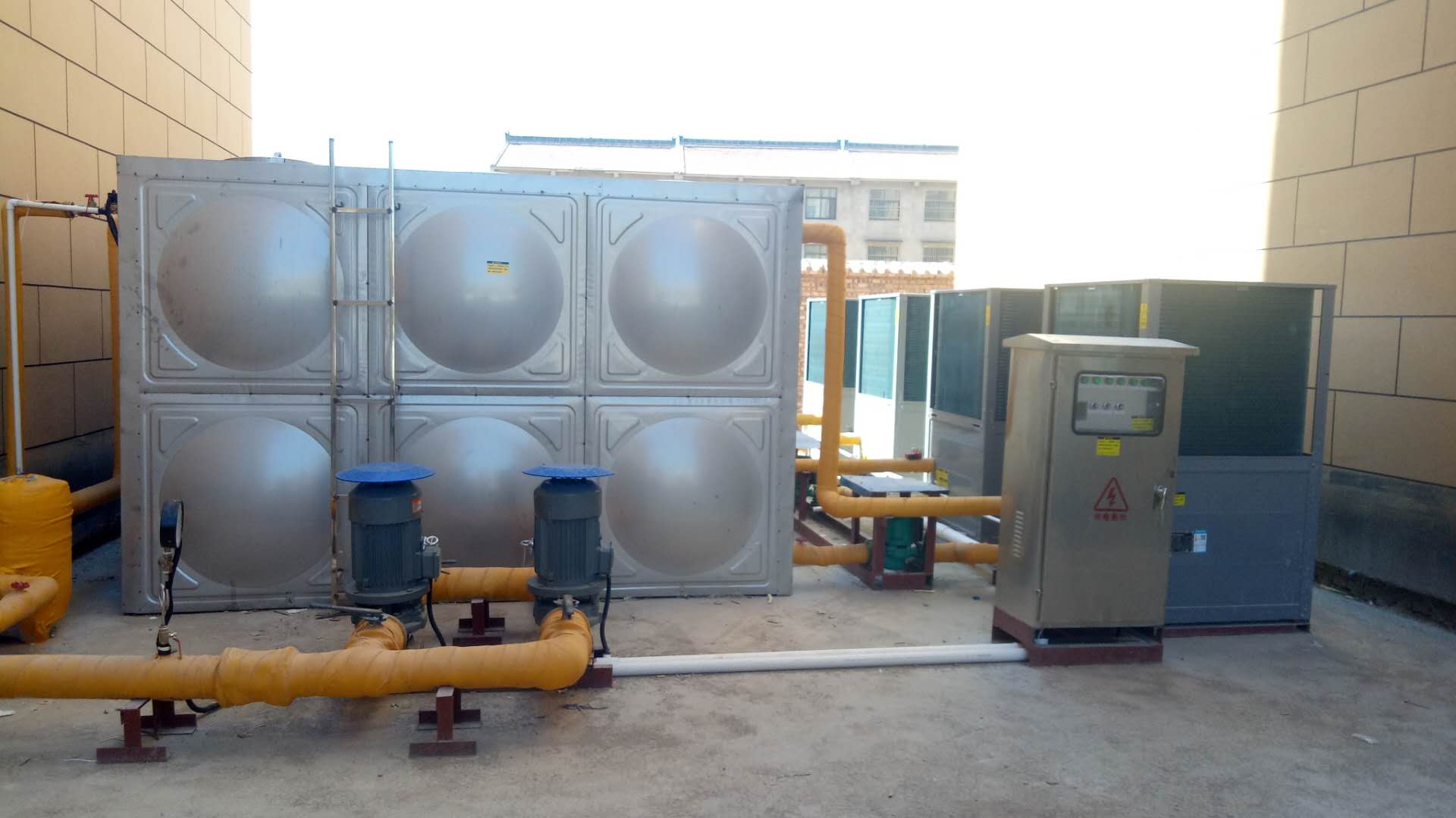 商用空气能热水器帮厂家解决环保难题